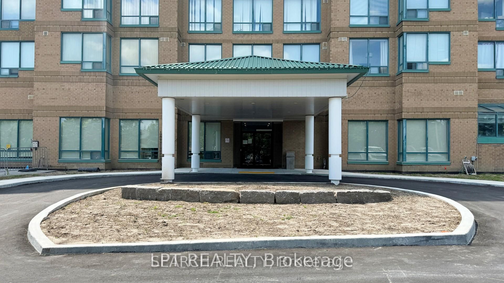 711 Rossland Road E 505