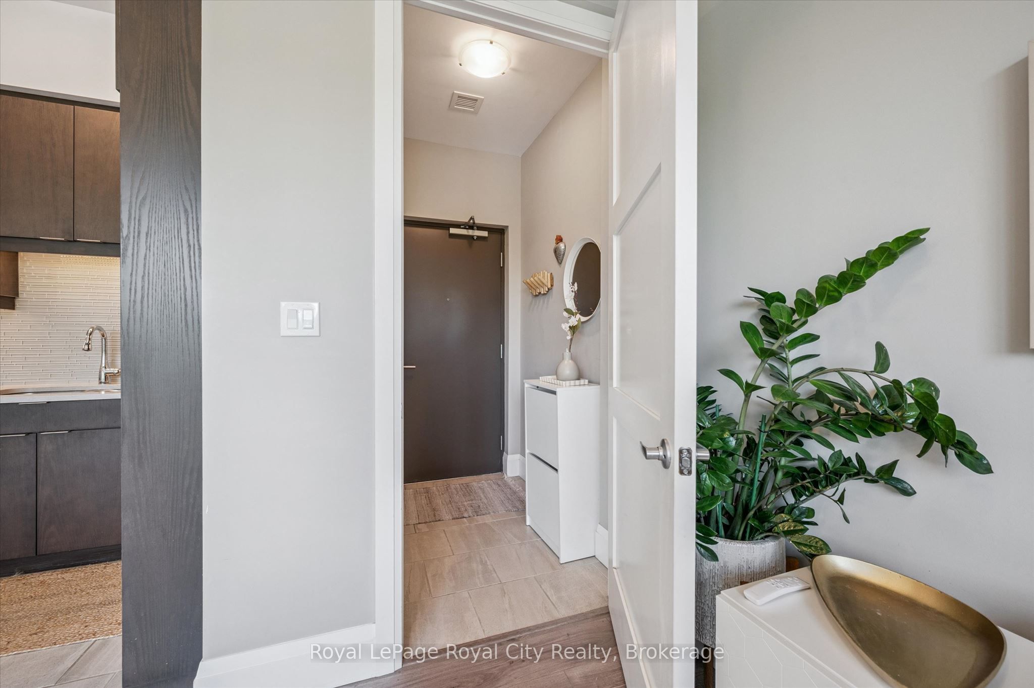 63 Arthur Street S 103