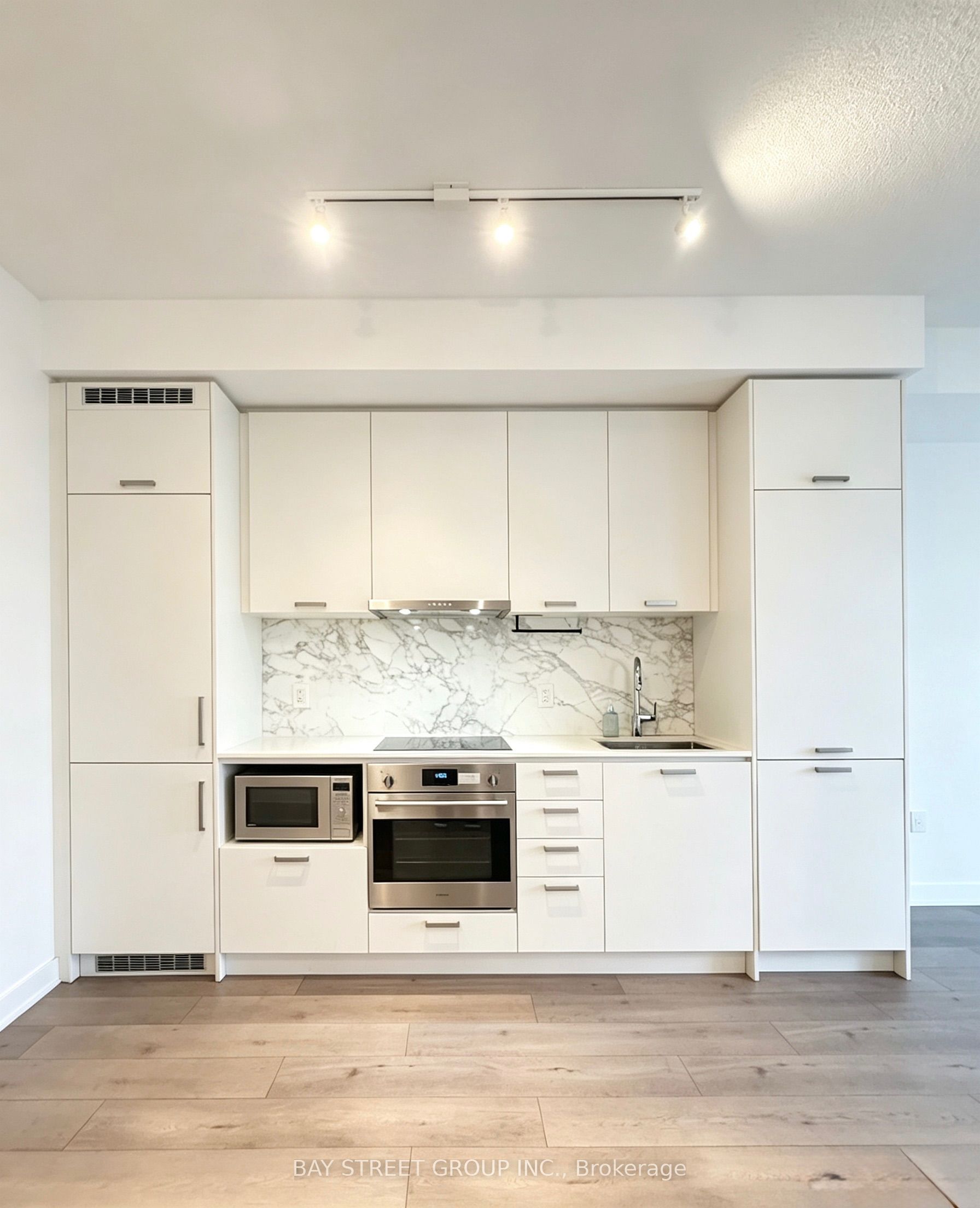 10 Honeycrisp Crescent 710