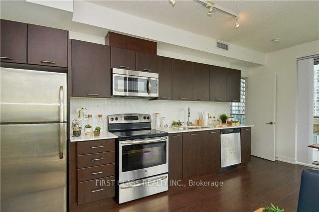 20 Bruyeres Mews 1610