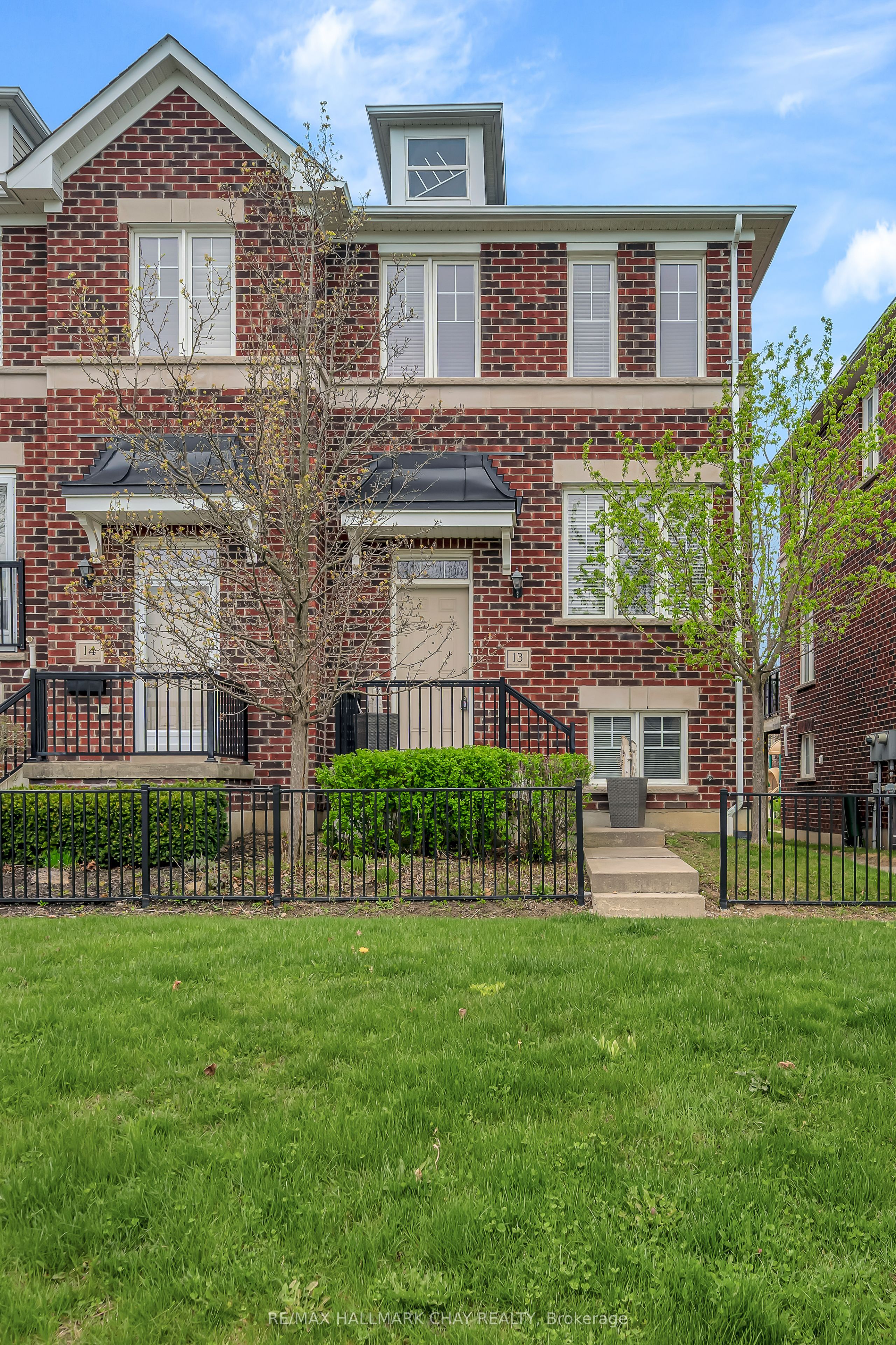 571 Longworth Avenue 13