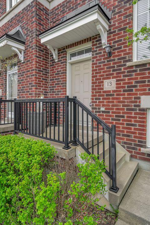 571 Longworth Avenue 13 Clarington ON L1C 0H3