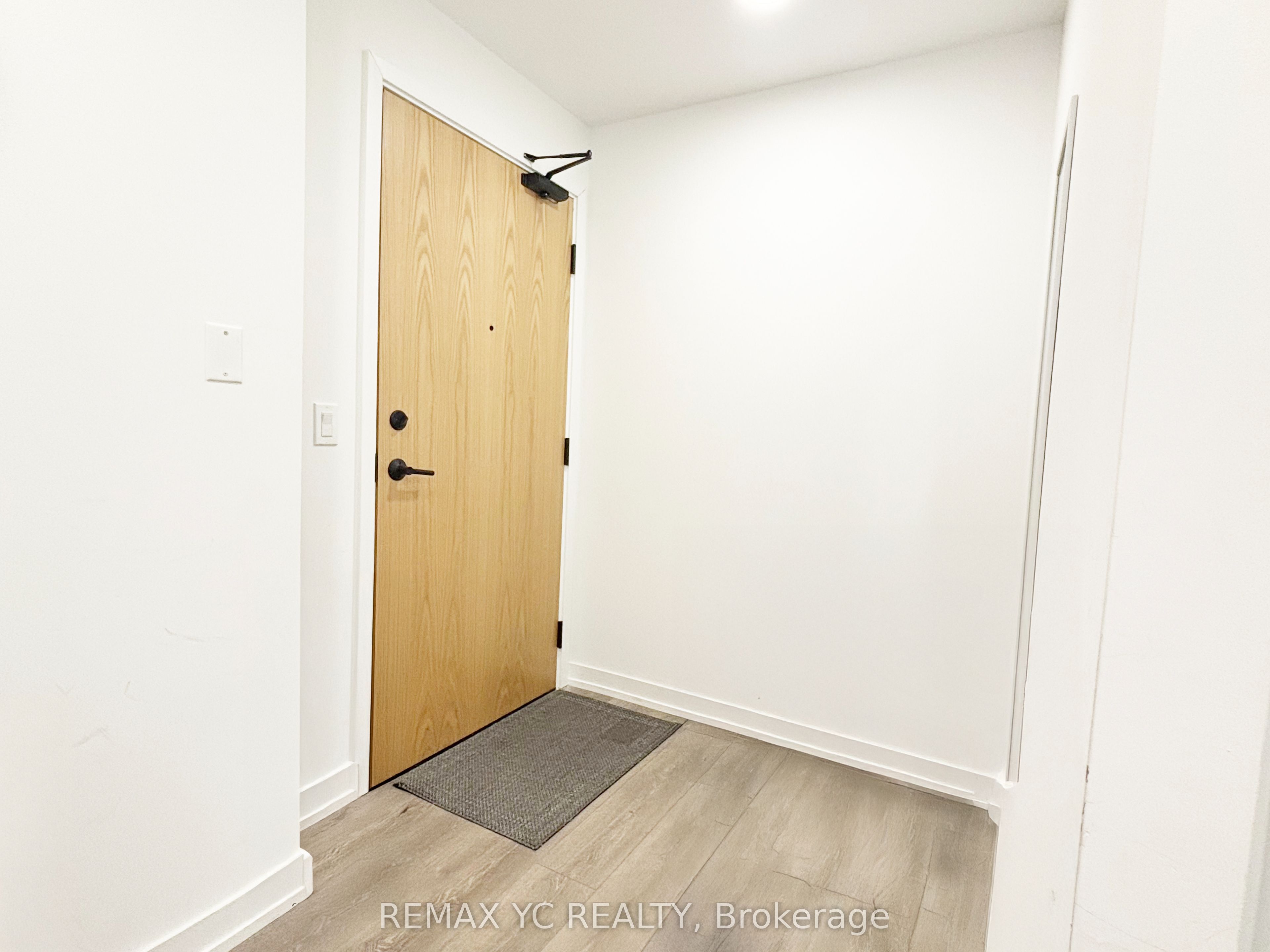 8 Beverley Glen Boulevard 324