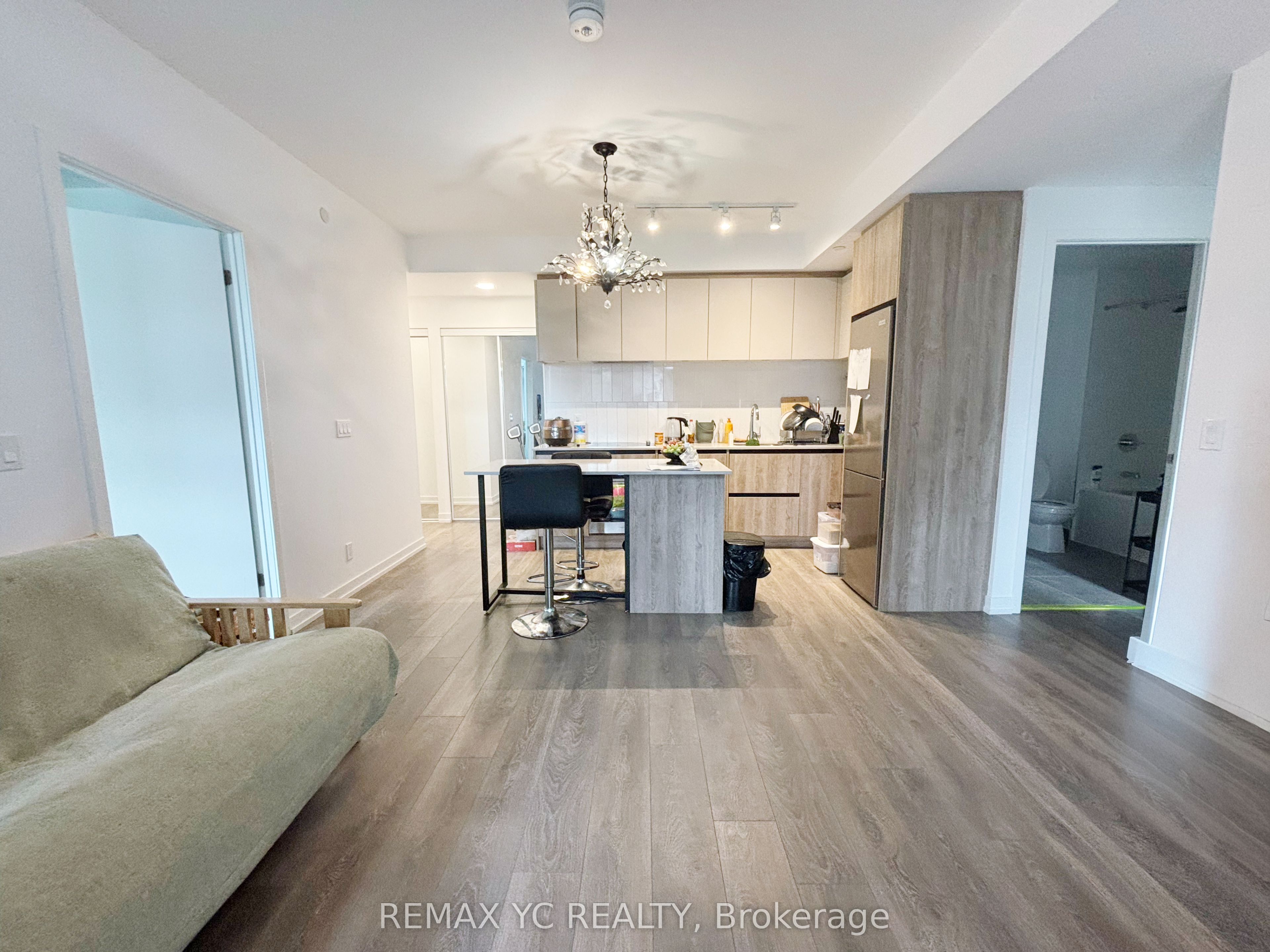 8 Beverley Glen Boulevard 324