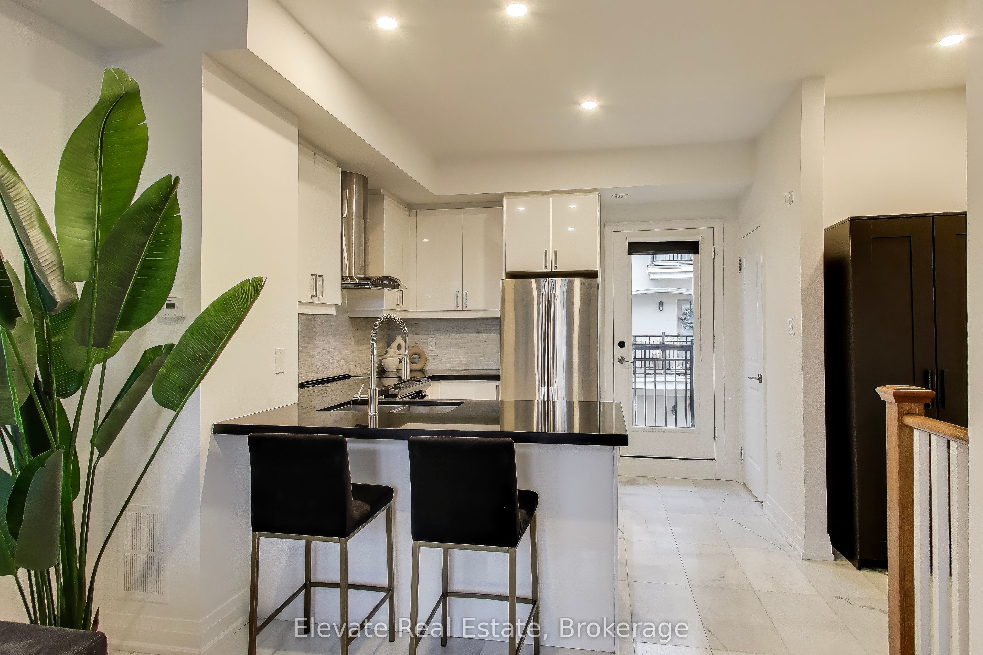 3083 Cawthra Road 24