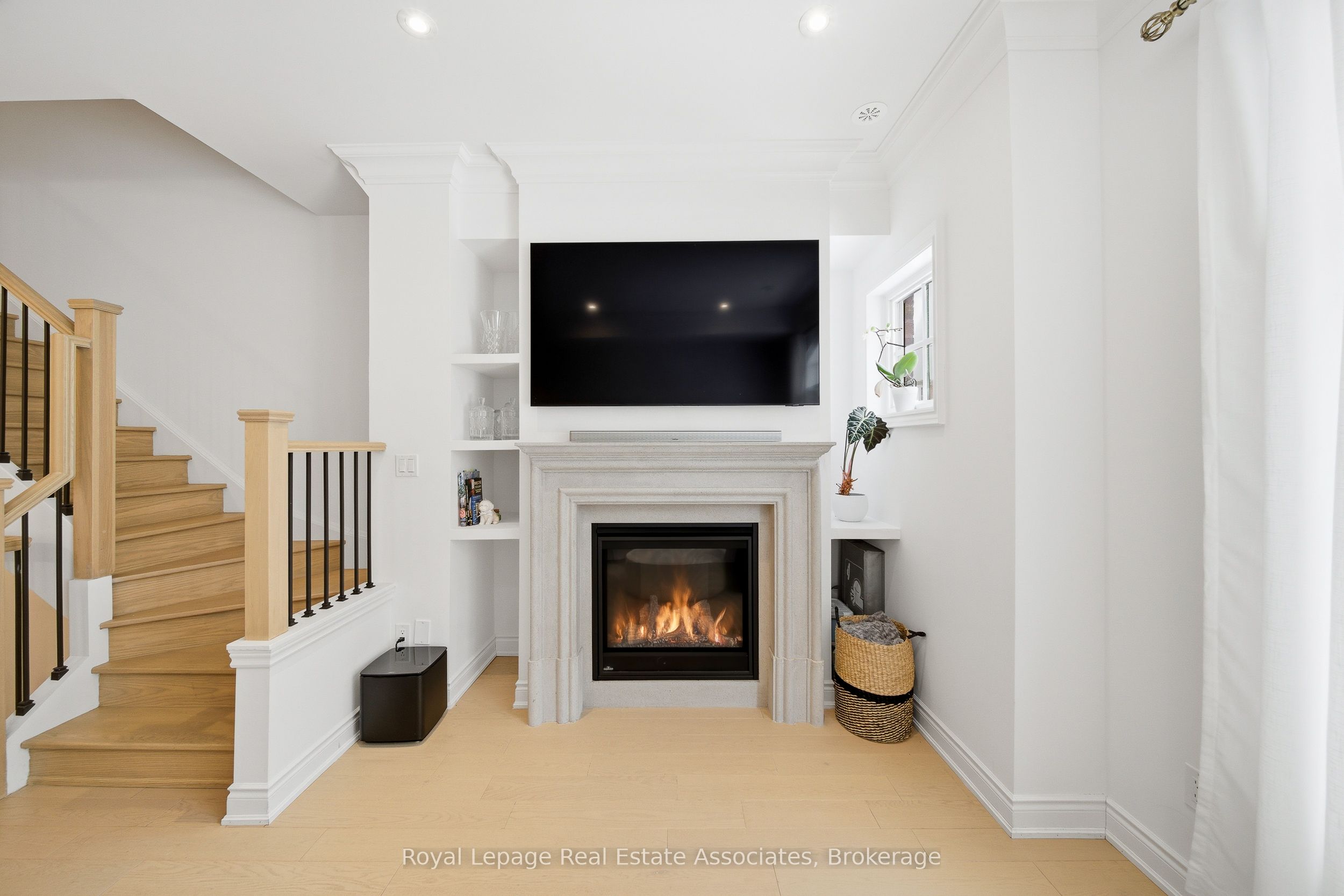 30 Lunar Crescent 56