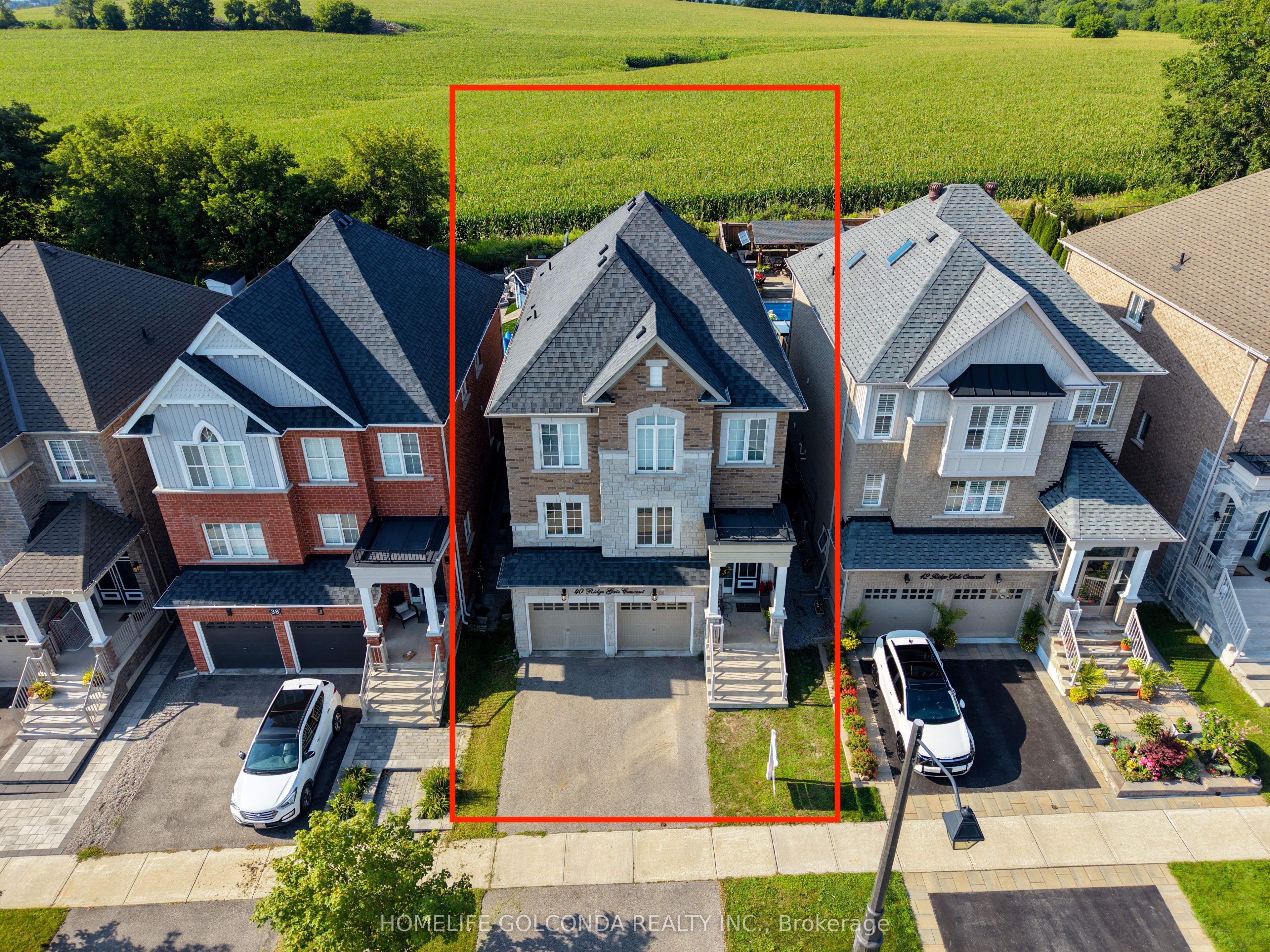 40 Ridge Gate Crescent