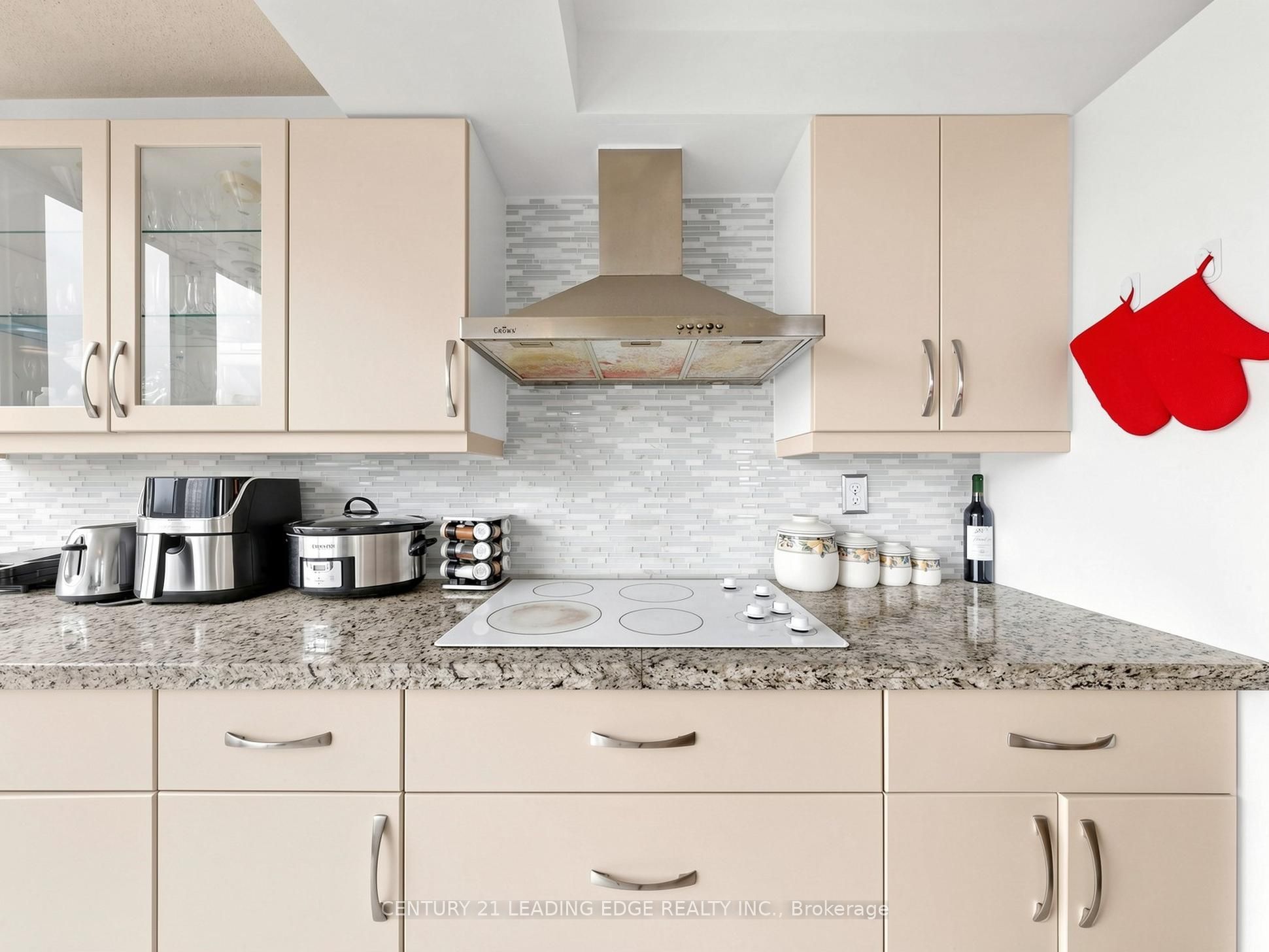 3231 Eglinton Avenue E 204