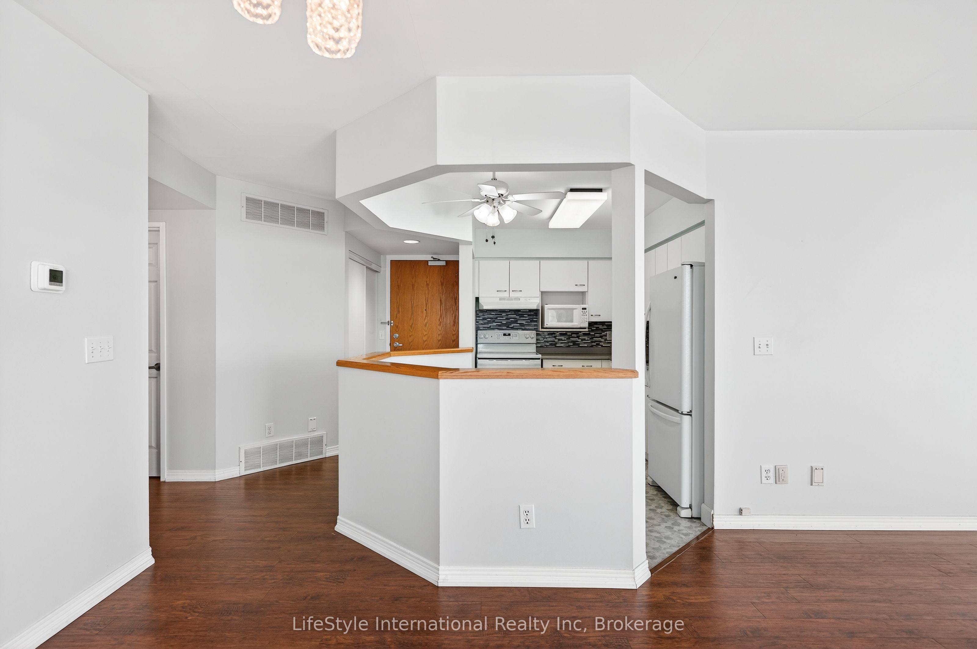 208 Silvercreek Parkway N 306