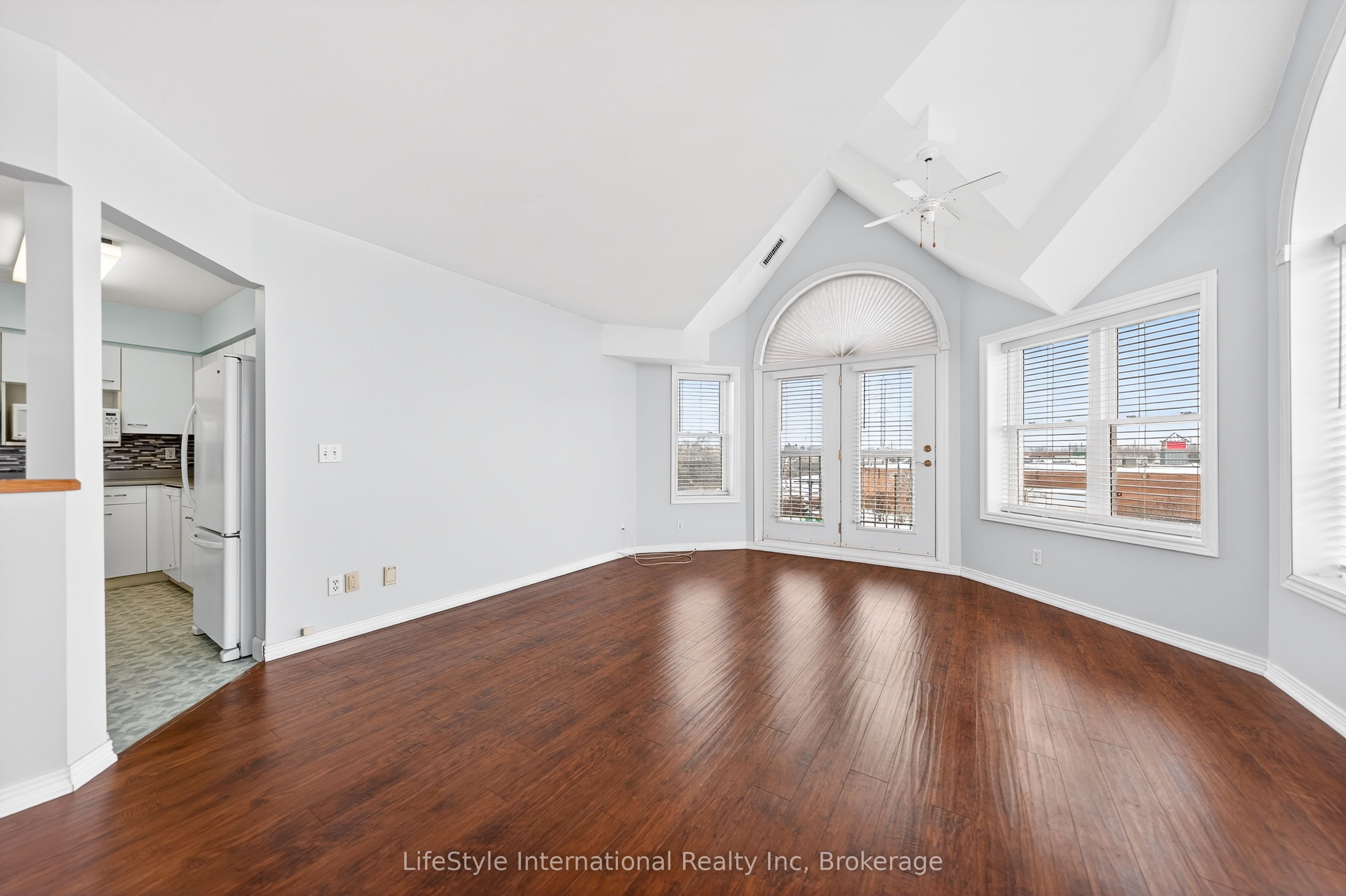 208 Silvercreek Parkway N 306