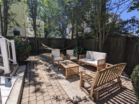 16 Dartmouth Street, Newport, RI 02840 - MLS#: 1381996