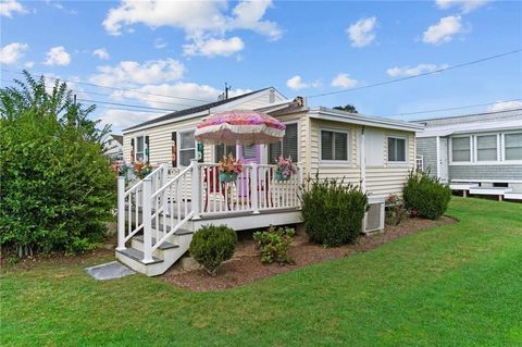 64 Burnside, unit 95 Avenue, Narragansett, RI 02882 - MLS#: 1380399