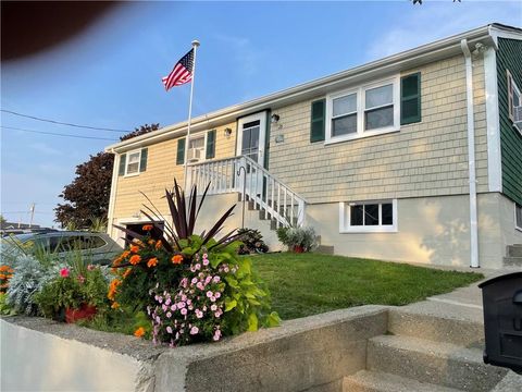 26 Cliff Street, Tiverton, RI 02878 - MLS#: 1379844