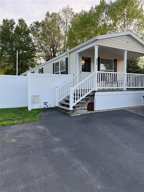 37 Hemlock Road, Glocester, RI 02814 - MLS#: 1385035