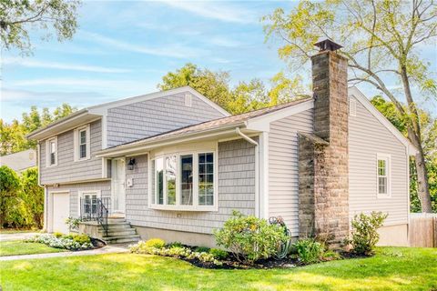 63 Elmcroft Avenue, Providence, RI 02908 - MLS#: 1383885