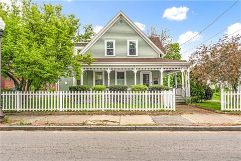57 Spring Street, Pawtucket, RI 02860 - MLS#: 1384705