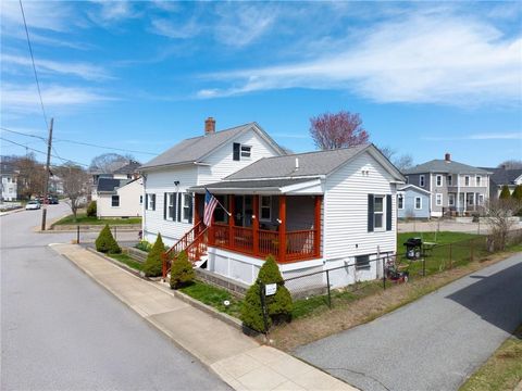 27 Pond Street, West Warwick, RI 02893 - MLS#: 1383265