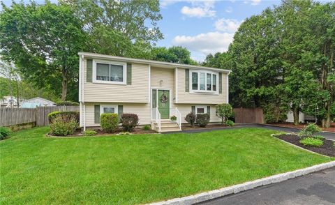52 Eddy Street, North Providence, RI 02911 - MLS#: 1385573