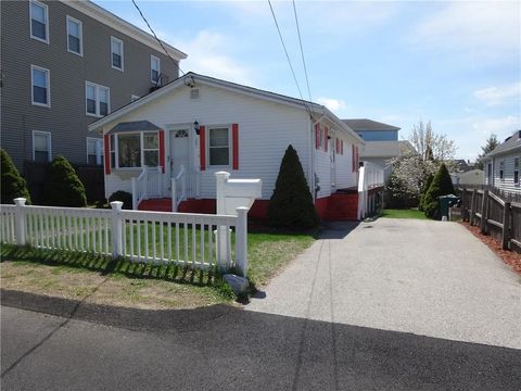 201 Crawford Street, Woonsocket, RI 02895 - MLS#: 1382378