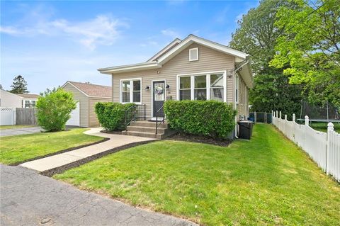 39 Sampson Avenue, North Providence, RI 02911 - MLS#: 1385673