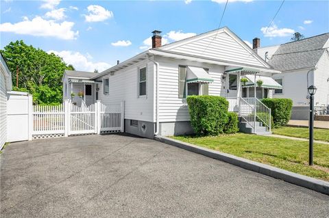 26 Cranston Street, Woonsocket, RI 02895 - MLS#: 1385022