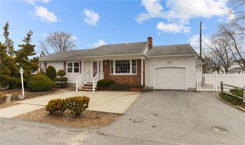 31 Gillen Avenue, North Providence, RI 02904 - MLS#: 1379458
