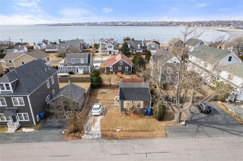 43 Crest Street, Middletown, RI 02842 - MLS#: 1381552