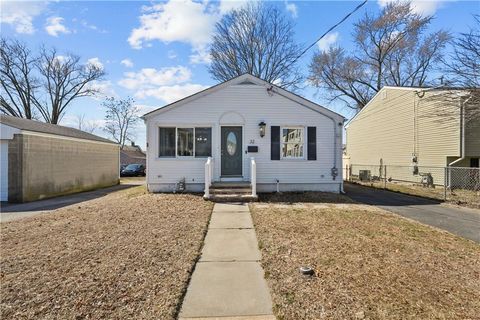32 Queen Street, Cranston, RI 02920 - MLS#: 1381547