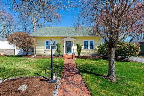 13 Parker Street, West Warwick, RI 02893 - MLS#: 1382369