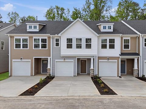 Townhouse For Sale - 412 W Parima Court<br/> Spartanburg, SC 29301