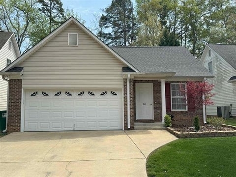 Homes For Sale - 810 N Gray Beaver Ct Court<br/> Moore, SC 29369