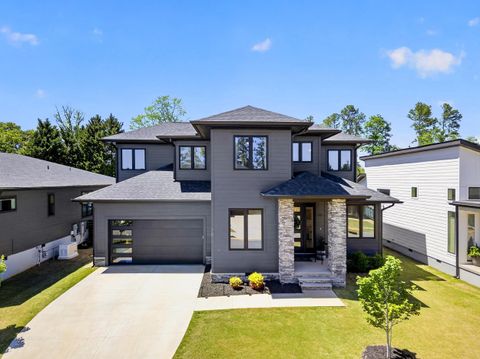 Homes For Sale - 20 Village Crest Drive<br/> Greenville, SC 29607