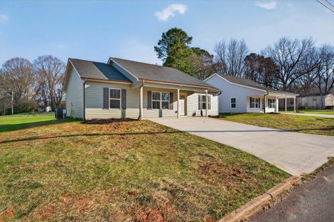 Homes For Sale - 214 Gaffney Ave Ave<br/> Gaffney, SC 29341