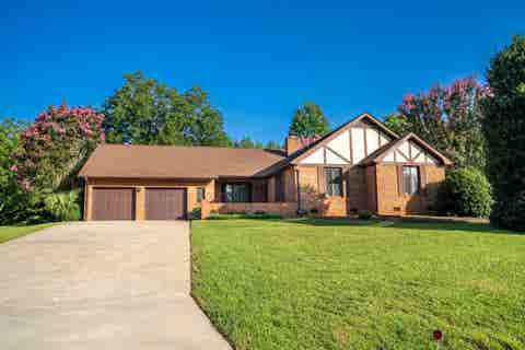 Homes For Sale - 32 Nichols Drive<br/> Inman, SC 29349