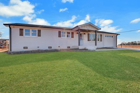 Homes For Sale - 1411 Ballenger Road<br/> Inman, SC 29385