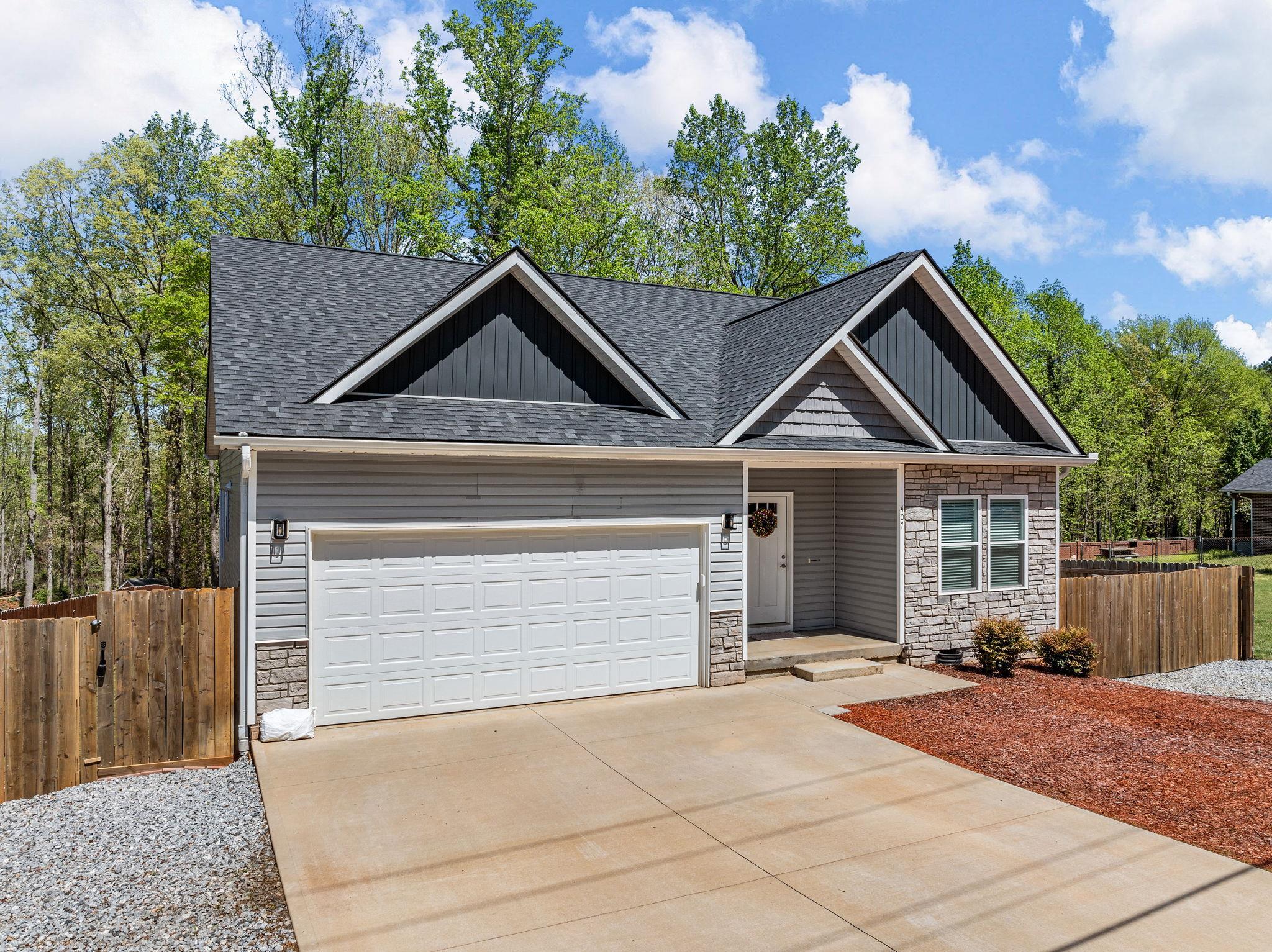 407 Hickory Nut Dr, Inman, South Carolina image 2