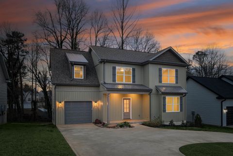 Homes For Sale - 1320 Shoresbrook Road<br/> Spartanburg, SC 29301