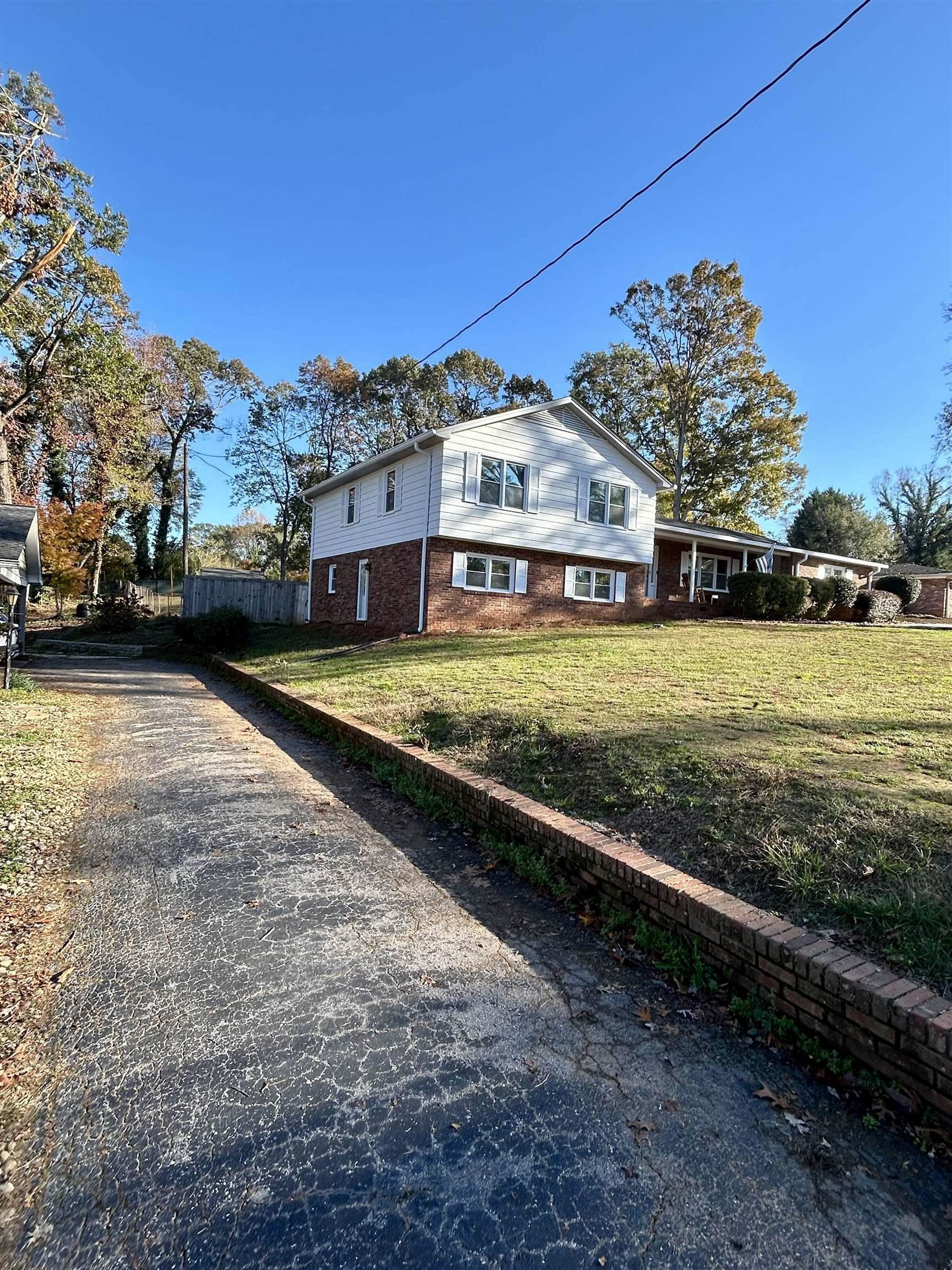 320 Lake Forest Drive, Spartanburg, South Carolina image 4