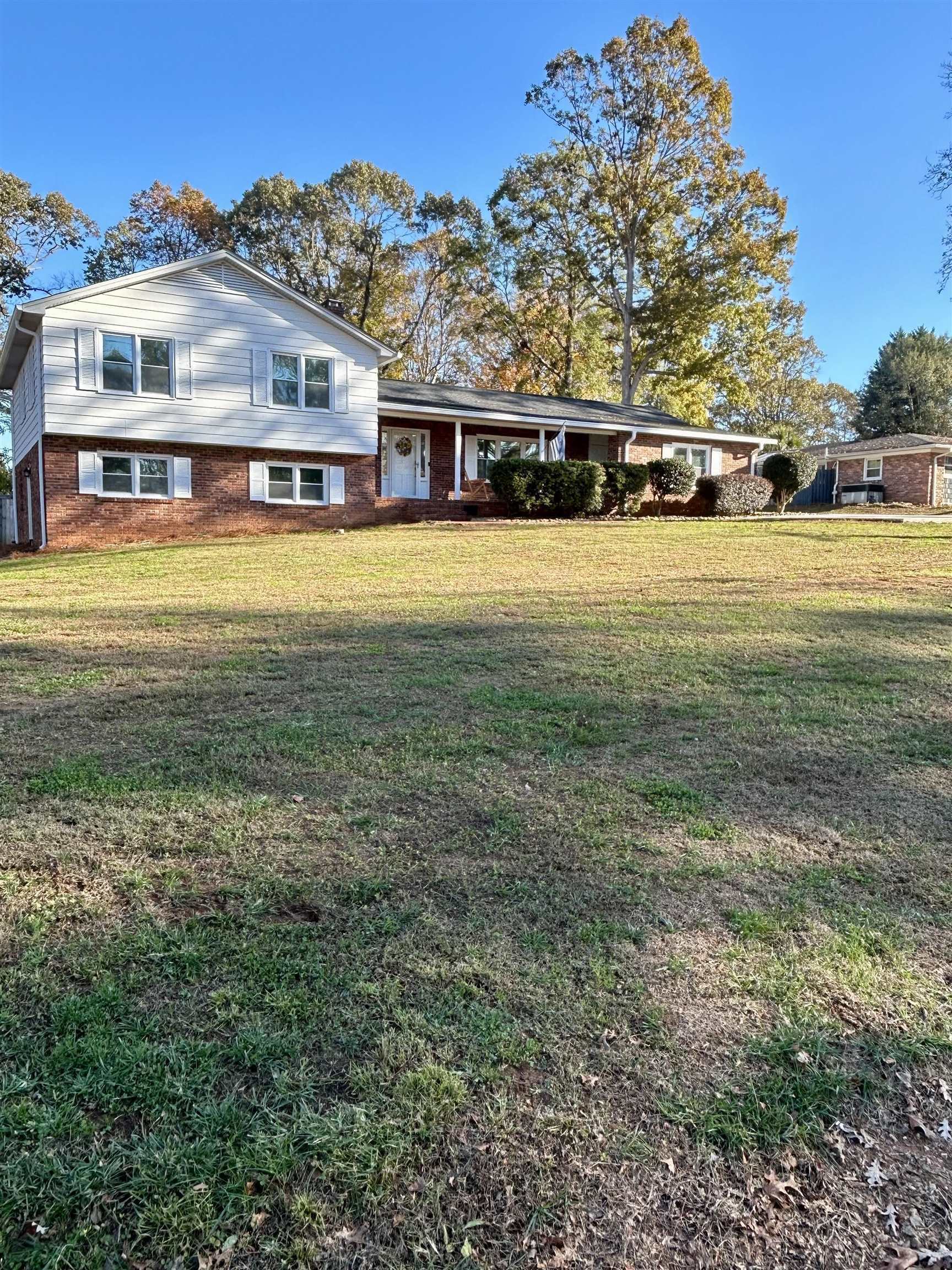 320 Lake Forest Drive, Spartanburg, South Carolina image 3