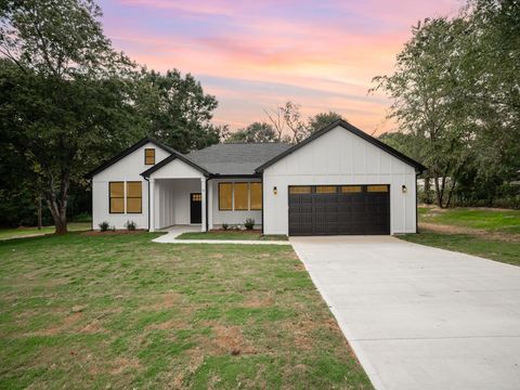 Homes For Sale - 6 Gavin Place<br/> Taylors, SC 29687