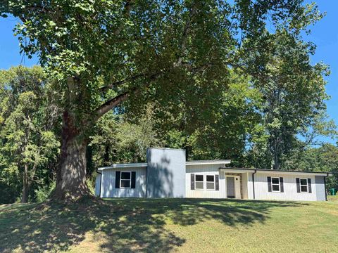 Homes For Sale - 137 Forest Hills Drive<br/> Gaffney, SC 29340