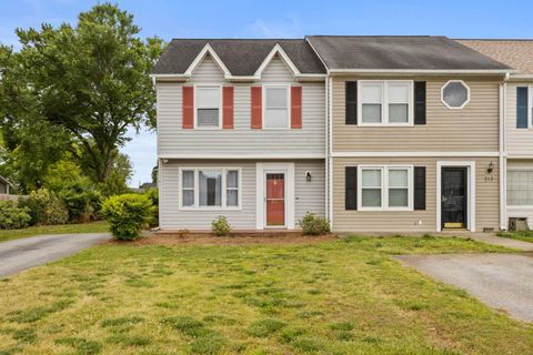 Townhouse For Sale - 211 Old Towne Road<br/> Spartanburg, SC 29301