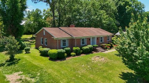Homes For Sale - 309 Pineridge Dr Dr<br/> Spartanburg, SC 29303