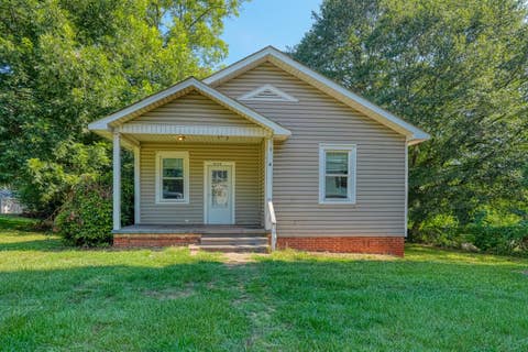 Homes For Sale - 8120 2nd Street<br/> Boiling Springs, SC 29316