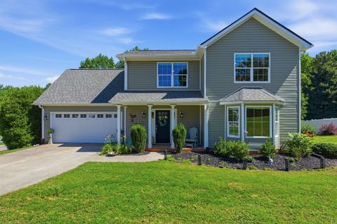 Homes For Sale - 34 Perkins Court<br/> Greer, SC 29651