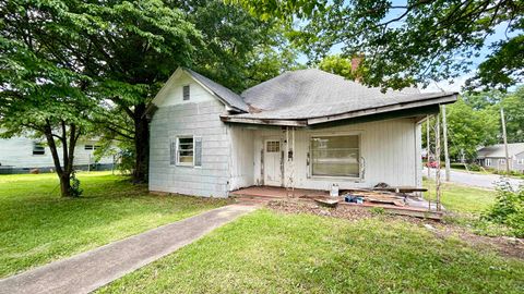 Homes For Sale - 100 Lipscomb Street<br/> Gaffney, SC 29340