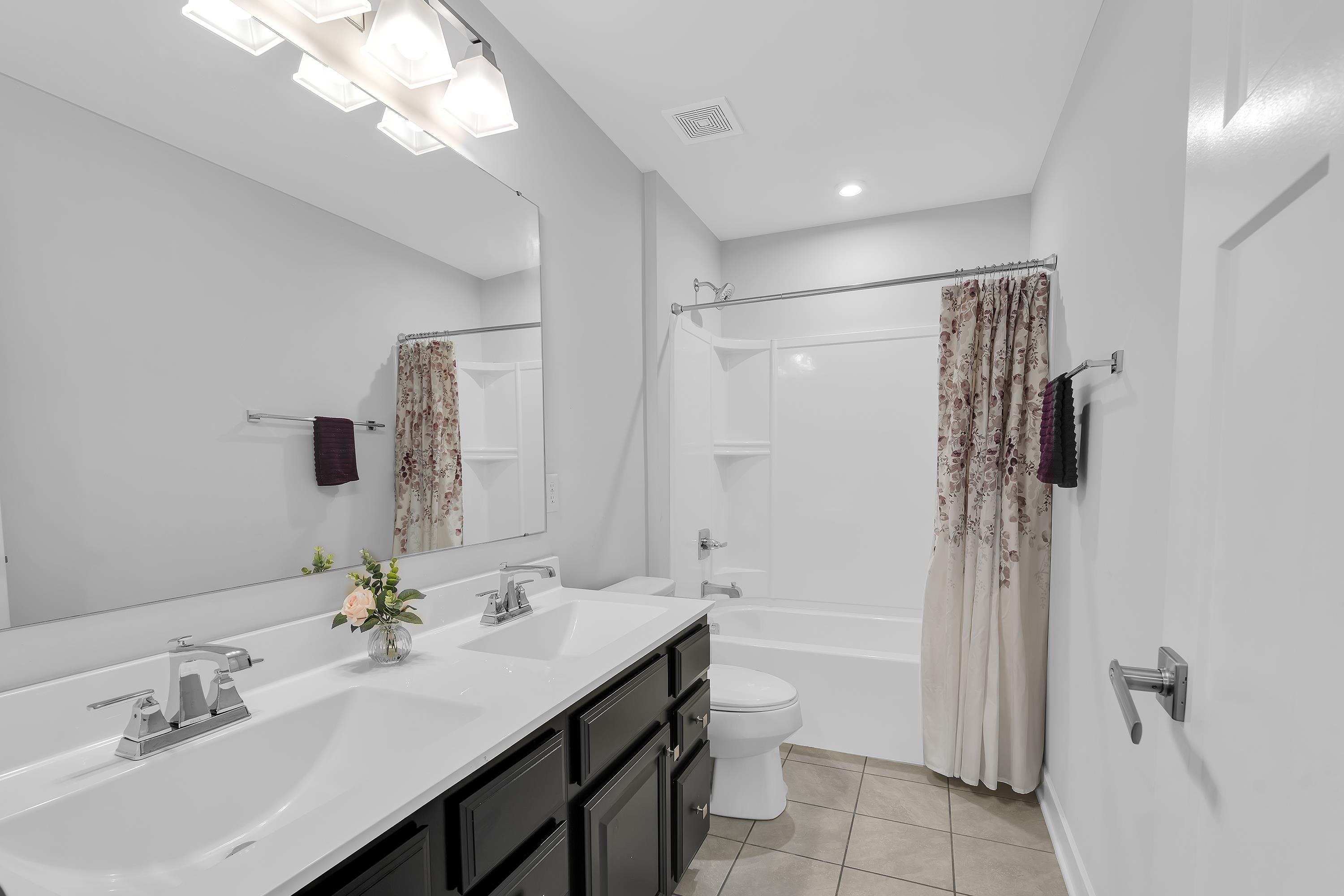 Duncan, South Carolina 29334, United States, 5 Bedrooms Bedrooms, ,4 BathroomsBathrooms,Residential,Active,251838