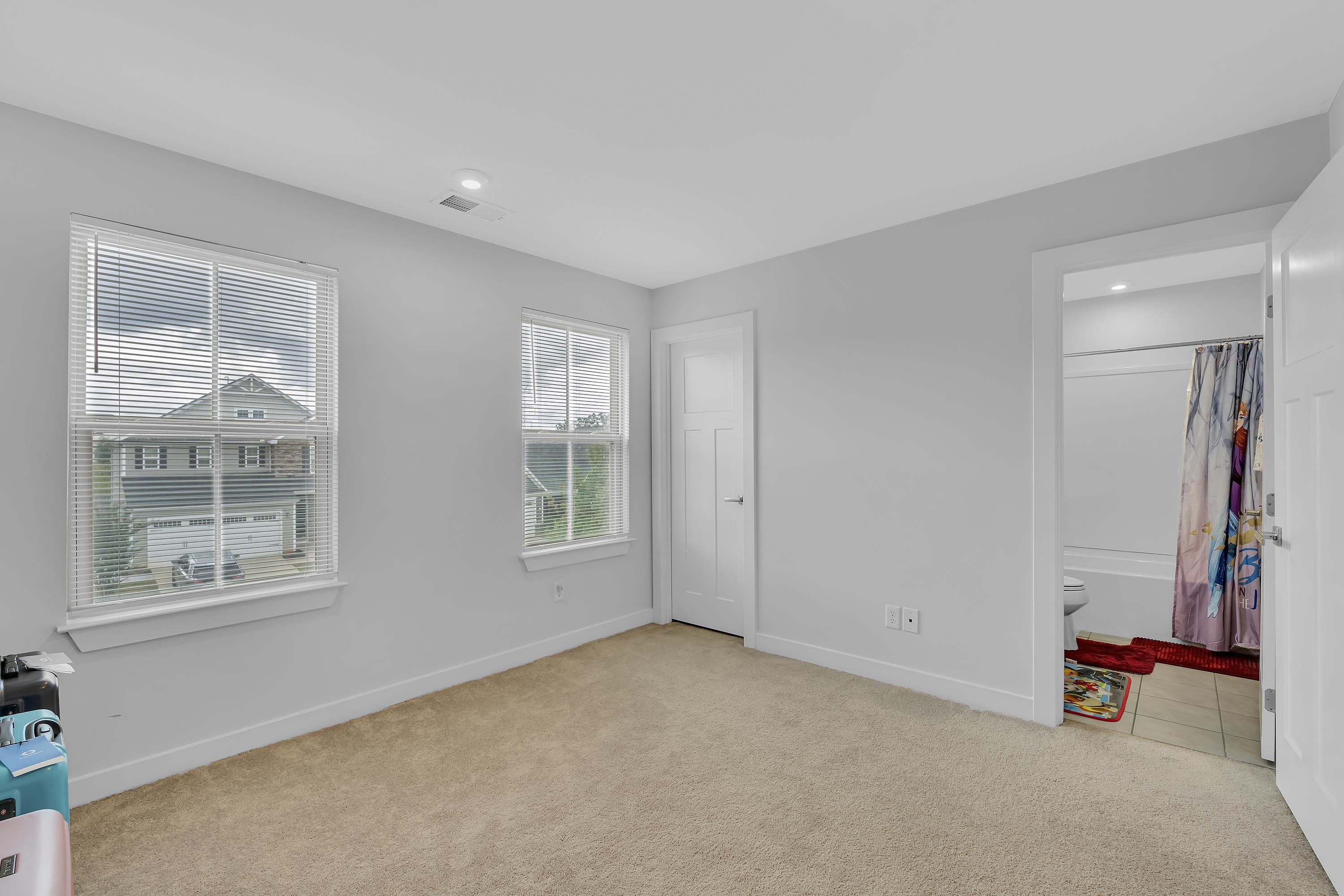 Duncan, South Carolina 29334, United States, 5 Bedrooms Bedrooms, ,4 BathroomsBathrooms,Residential,Active,251838