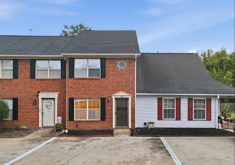 Townhouse For Sale - 504 S Townes Court<br/> Spartanburg, SC 29301