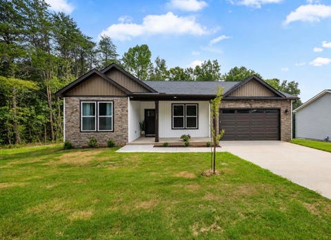 Homes For Sale - 757 Garland Drive<br/> Spartanburg, SC 29301